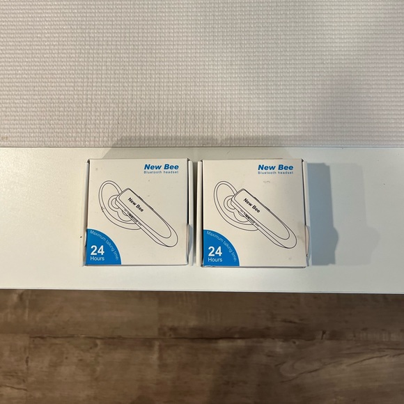 New Bee’s Ear bud’s - Picture 1 of 1